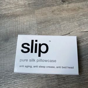 WHITE QUEEN ENVELOPE PILLOWCASE